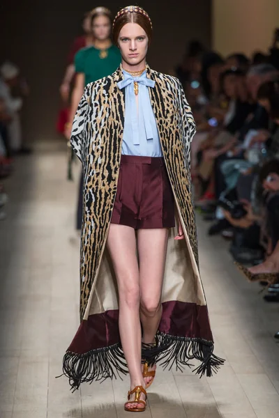 Look 28